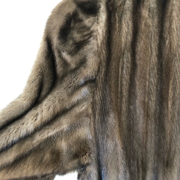 Majestic Genuine male Mink Coat size 12/14 (estimate) see measurements - Picture 7 of 11